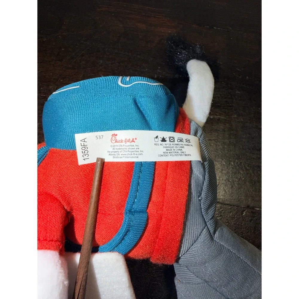 Chick-fil-A 2019 Back to School Plush Cow Grilled Chikin‎ Gits A+ Red Sweater 9